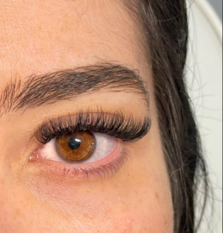 Extensiones de pestañas híbridas